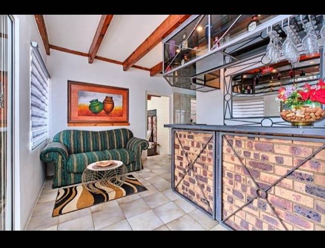 5 BEDROOM PROPERTY TO RENT IN RIVONIA